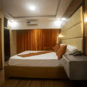 Suite Junior (Junior Suit)